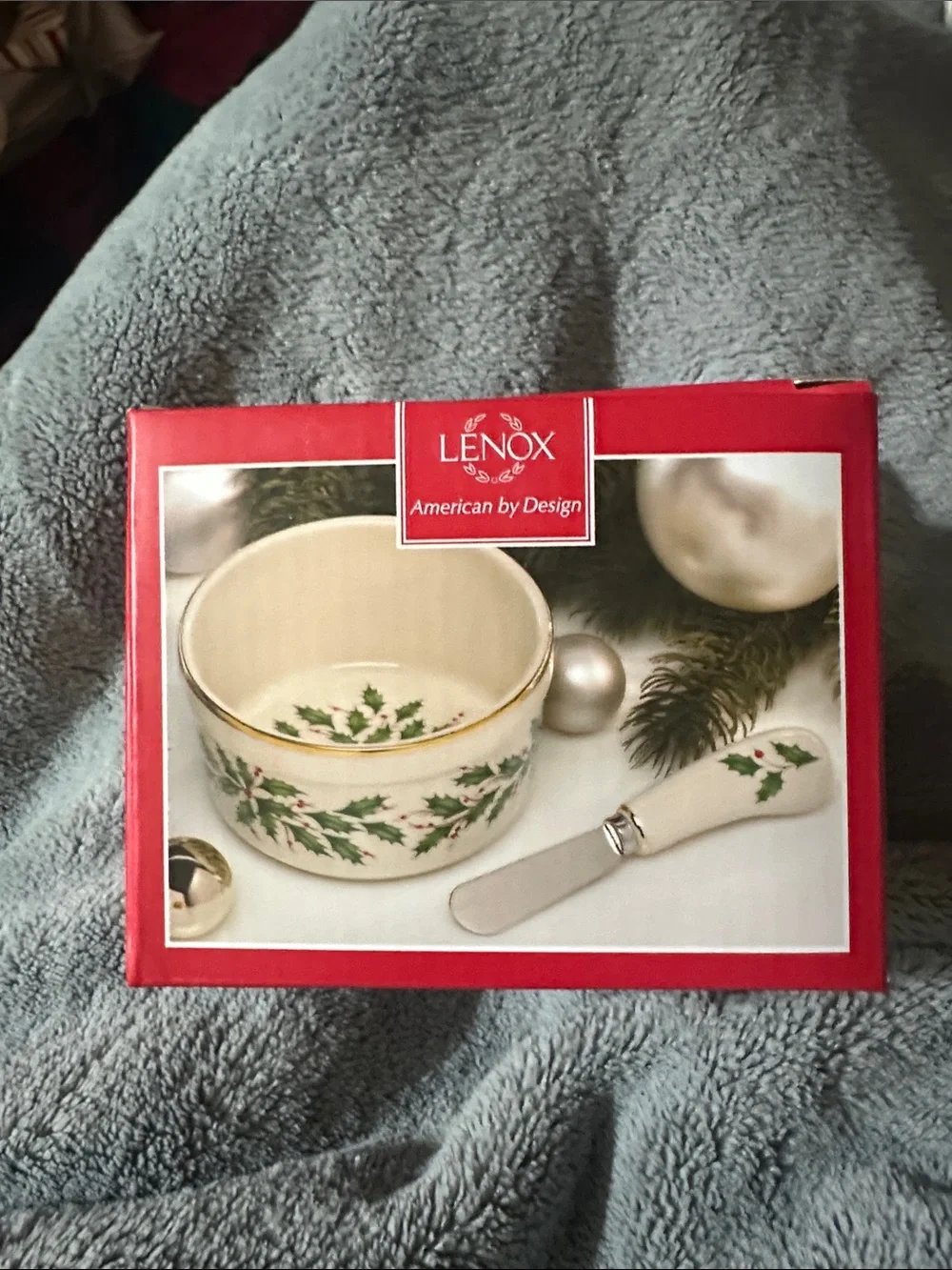Lenox White and Green Holiday Holly Ceramic Dip Bowl with Gold Trim and Spreader
